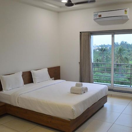Hotel Revive Veraval Bagian luar foto