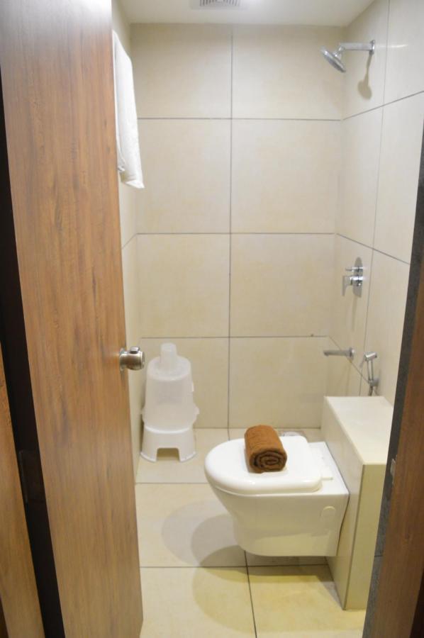 Hotel Revive Veraval Bagian luar foto