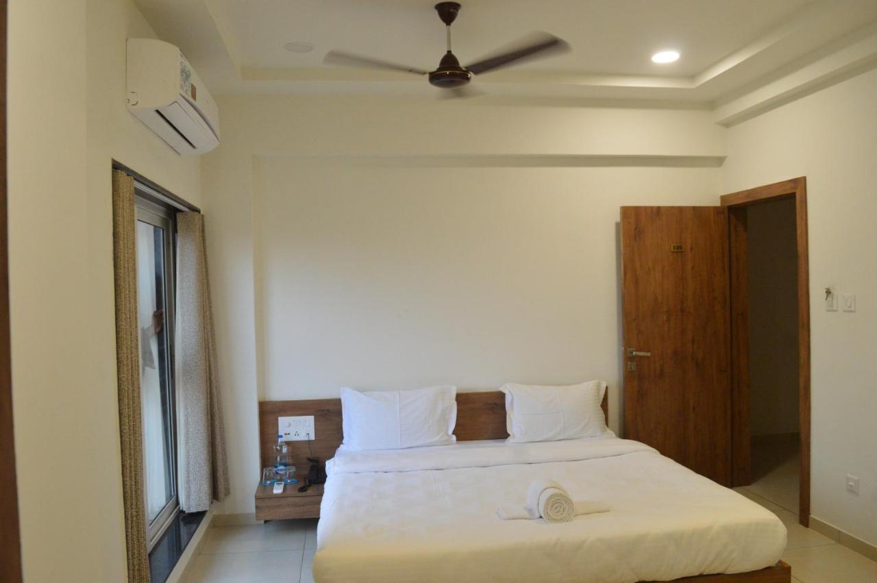 Hotel Revive Veraval Bagian luar foto