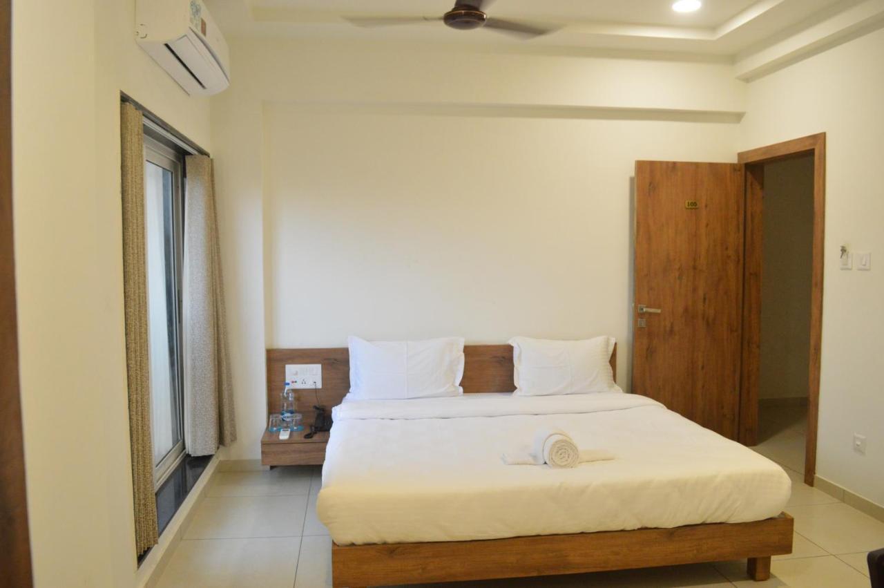 Hotel Revive Veraval Bagian luar foto