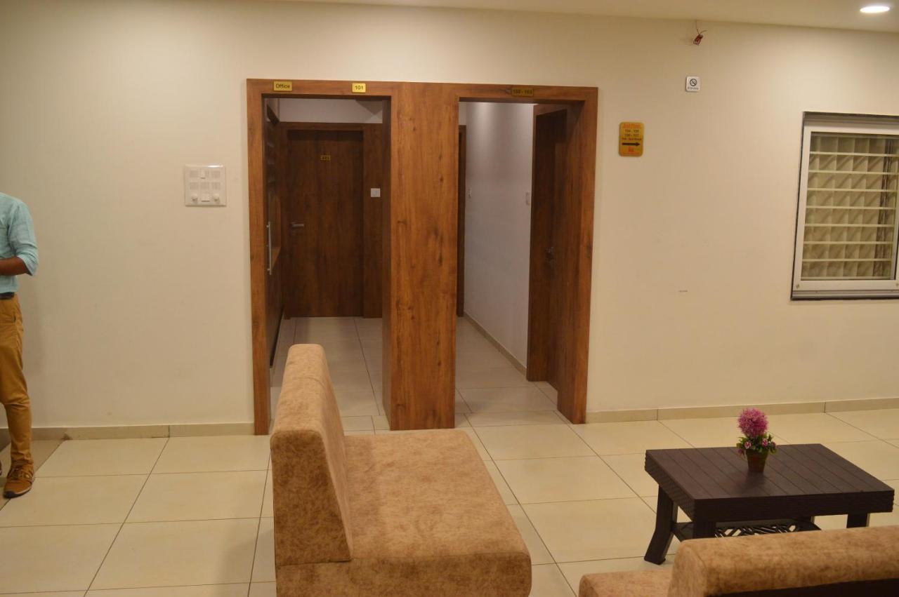 Hotel Revive Veraval Bagian luar foto