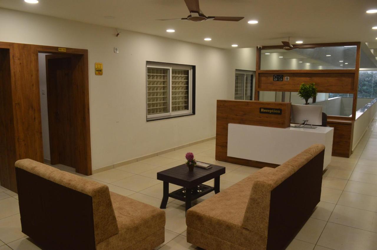 Hotel Revive Veraval Bagian luar foto